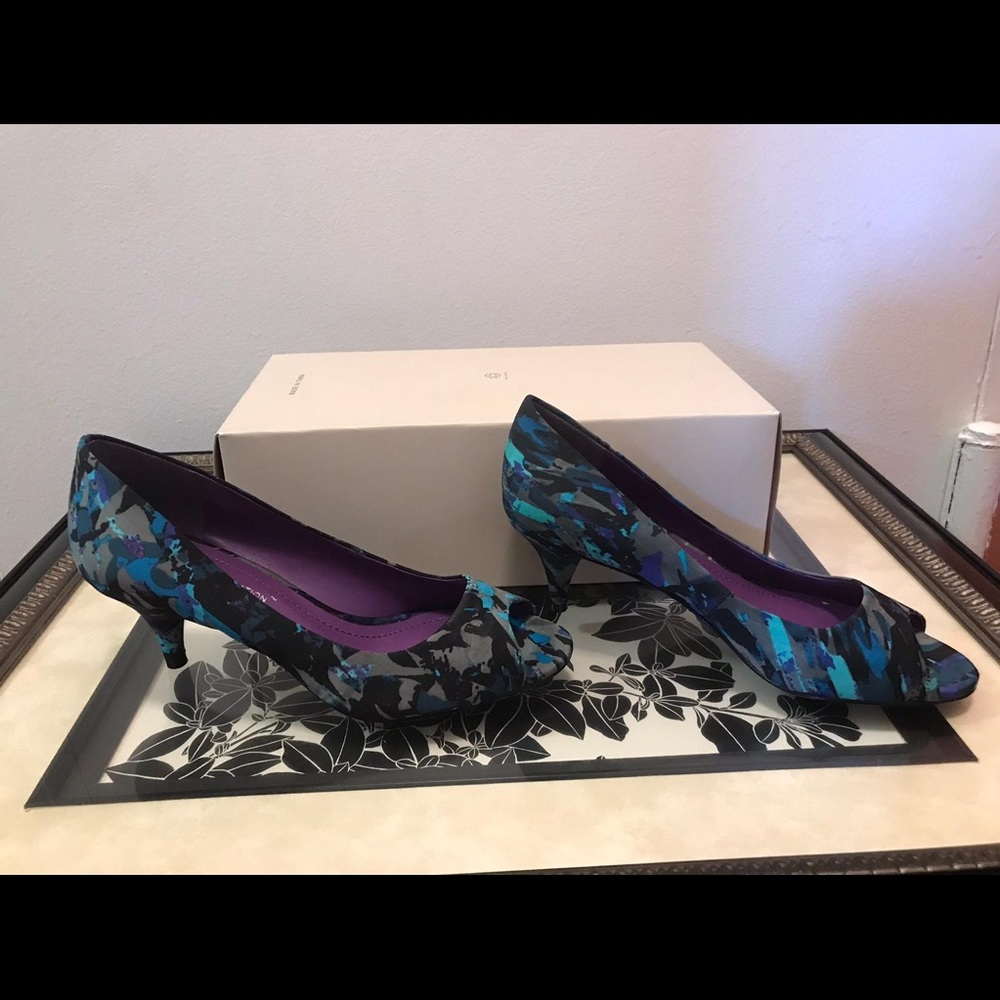 BCBG open toe kitten heels